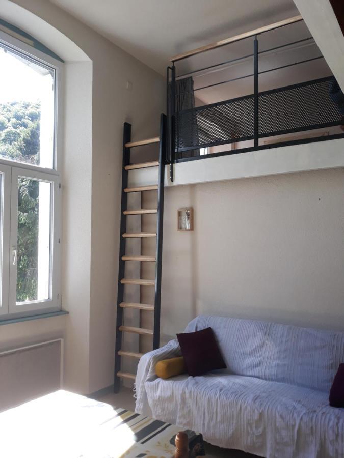 Situe Au Sein D'une A Pour 4 A 6 Personnes, 1 Chambre, 1 Mezzanine Apartment